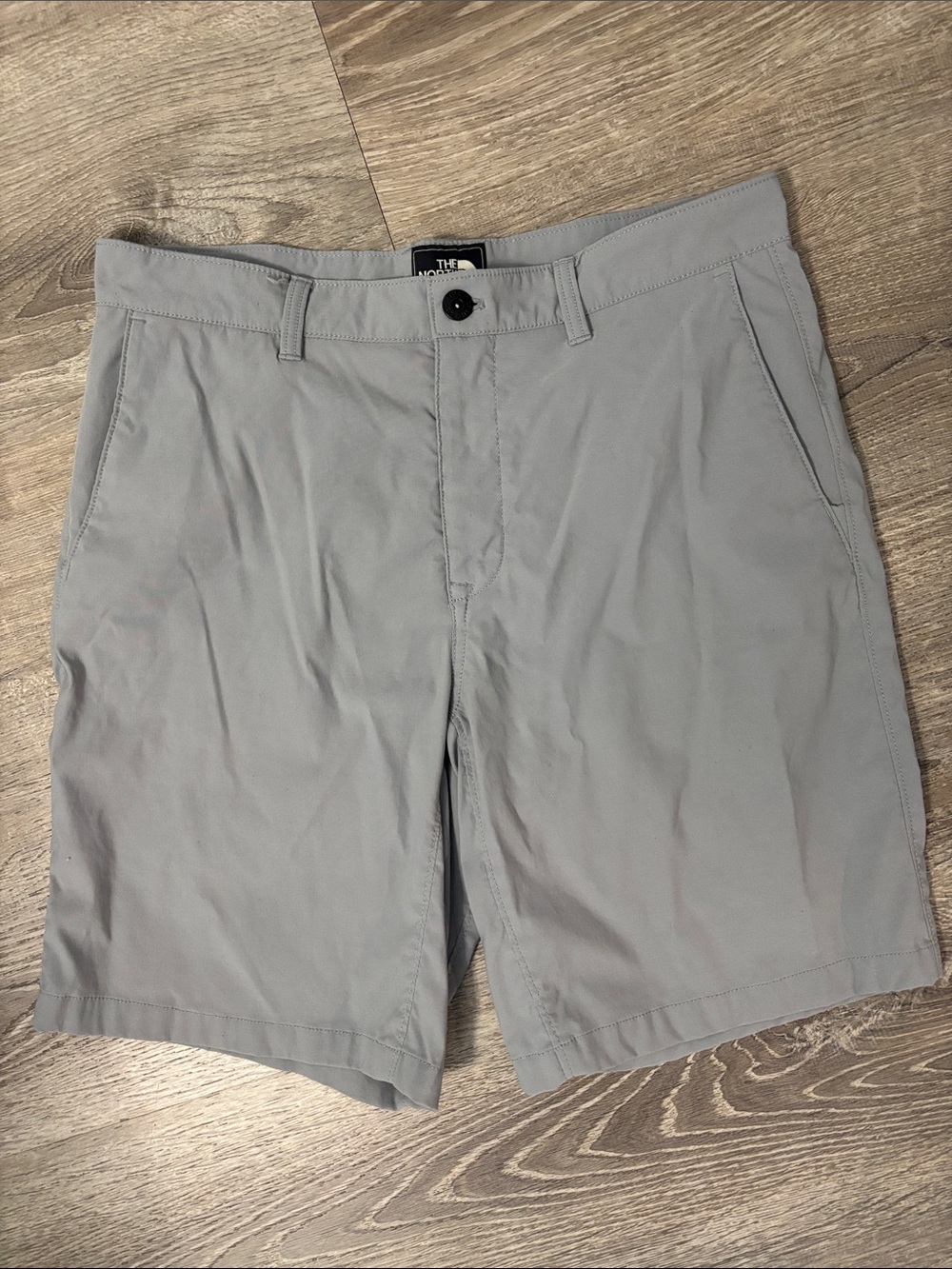 The North Face Men's Gray Chino-Style Button Shorts Sz 32 Golf Nylon 9” inseam